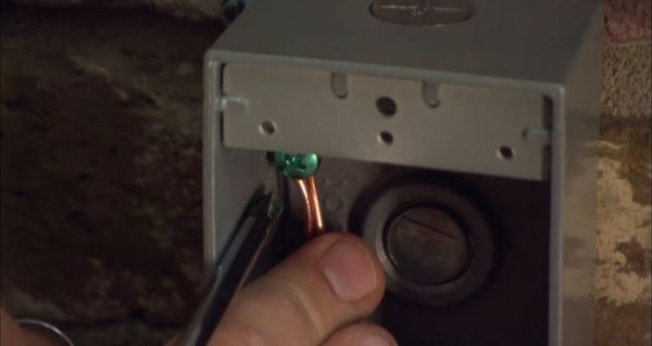 Plug This In And Save 90% On Your Electric Bill